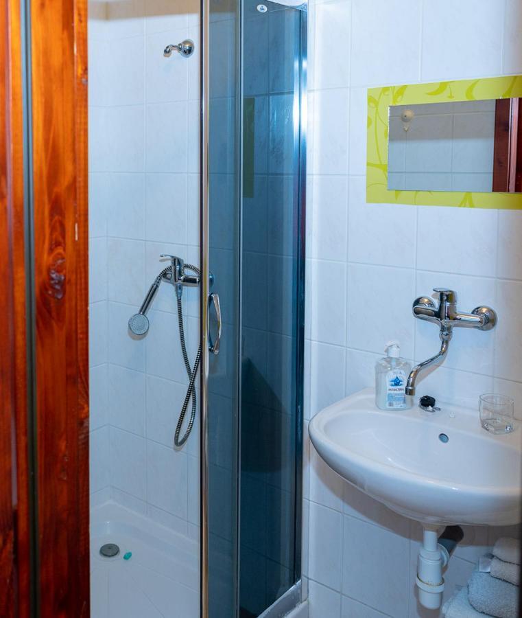 2- Izbovy Apartman Kajka V Penzion Трстена Екстер'єр фото