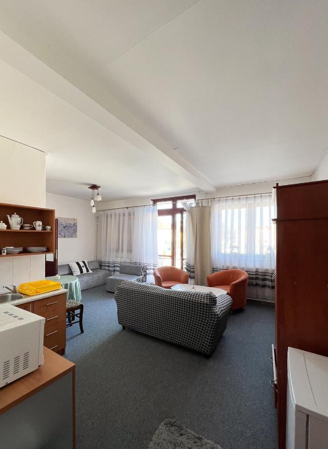 2- Izbovy Apartman Kajka V Penzion Трстена Екстер'єр фото